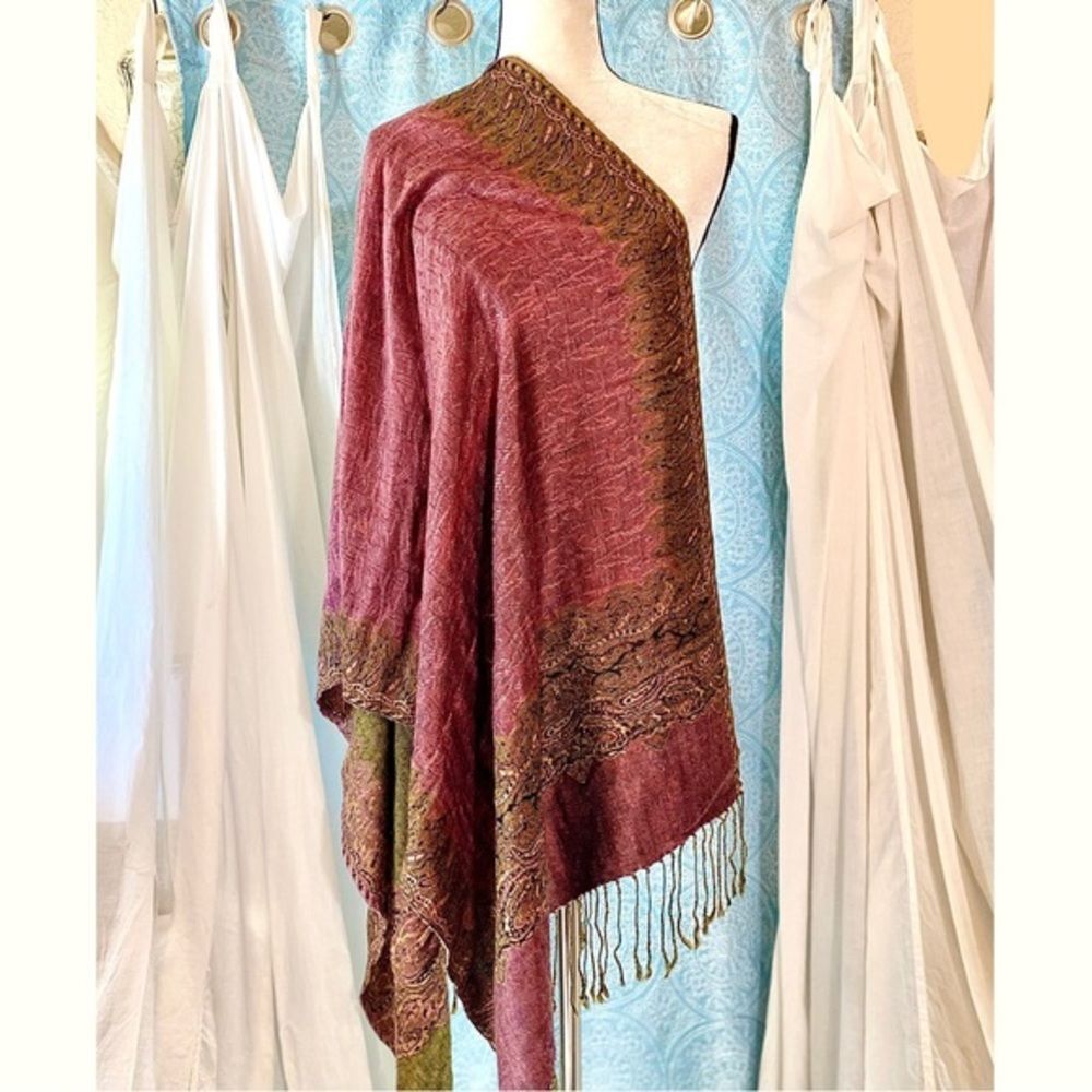 🌟 Paisley Patterned Pashmina Style Scarf with Fringe